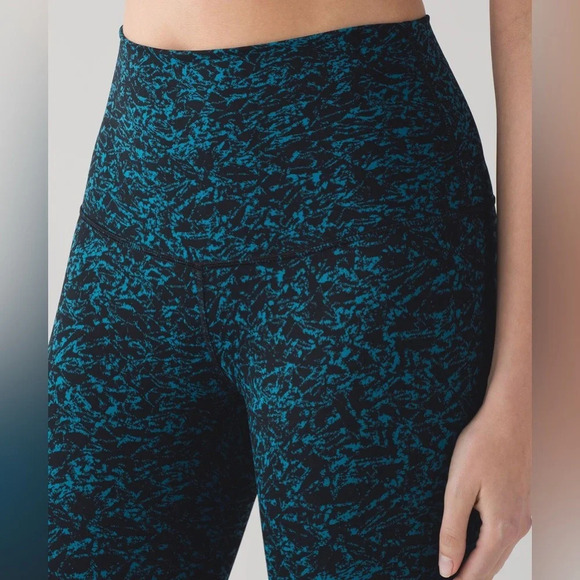 Like New Lululemon Wunder Under Crop (Hi-Rise) (21")
Iced Wave Capri Black W 8 - Picture 5 of 13